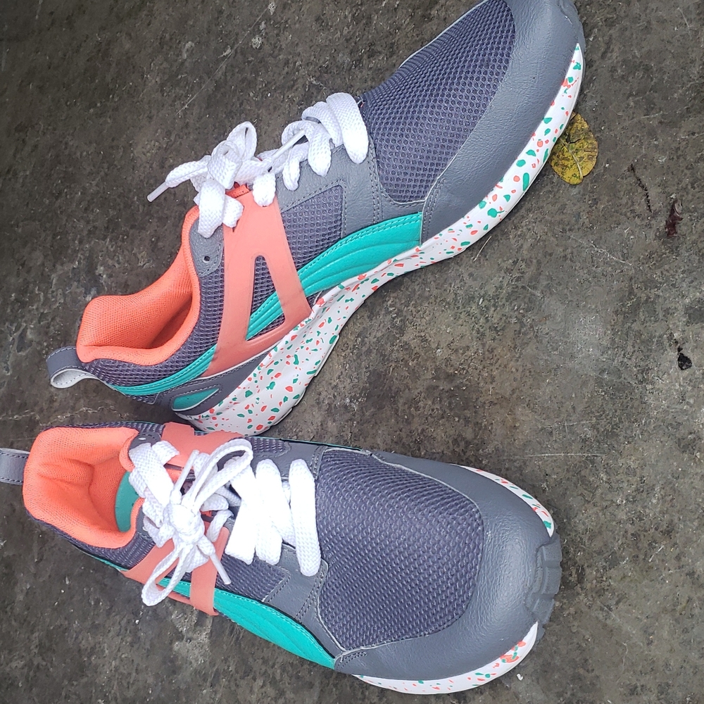Women's PUMA shoes size 11